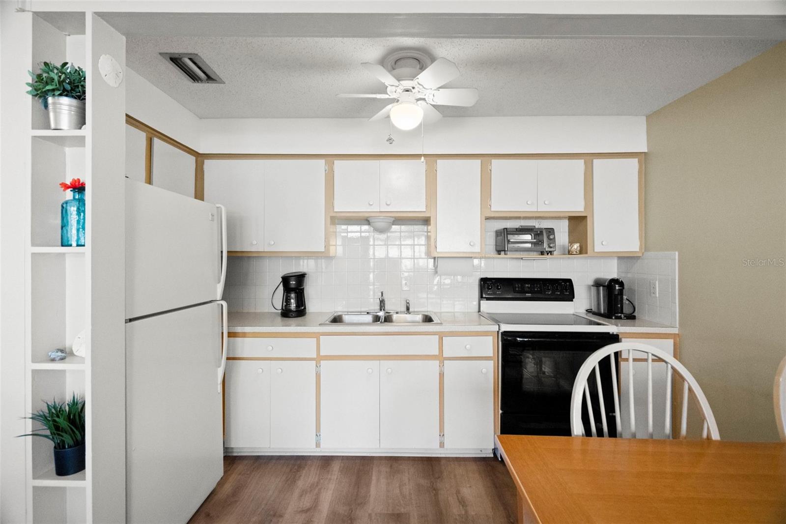 TAHITIAN GARDENS CONDO - Residential