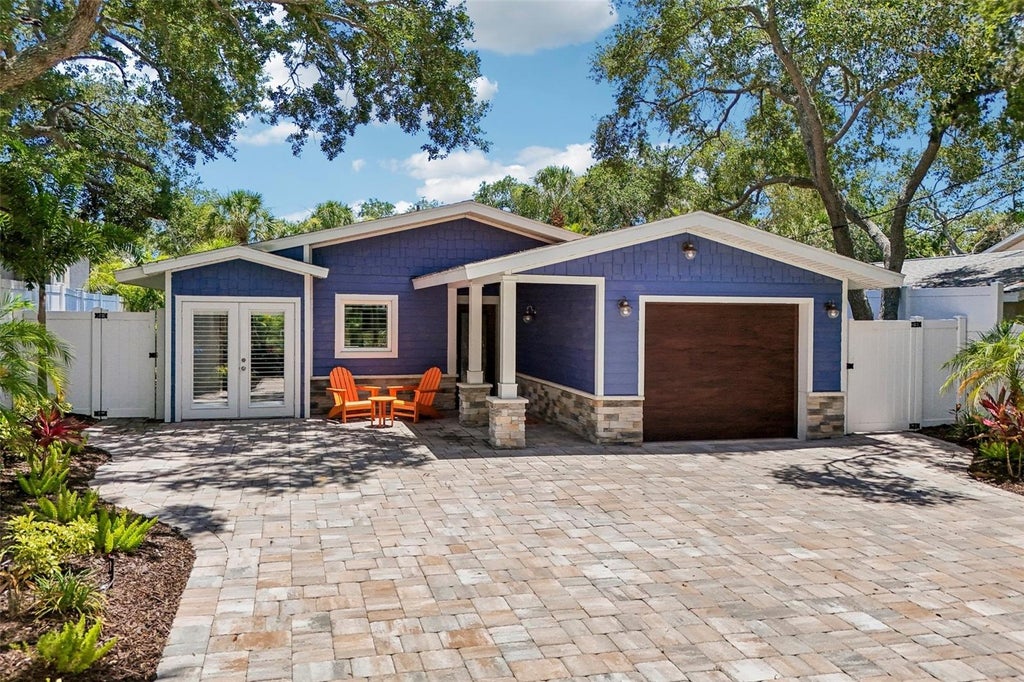 Photo of 810 Plymouth Street, Sarasota, FL 34242 (MLS # A4697918)