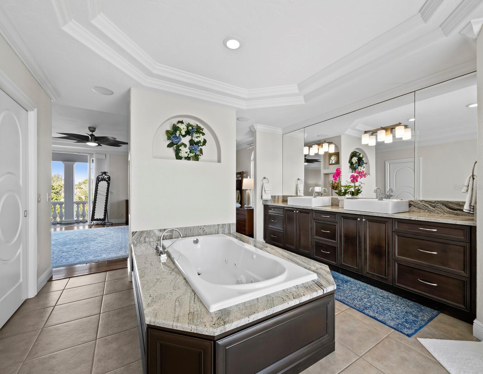 LONGBEACH ON LONGBOAT KEY - Residential