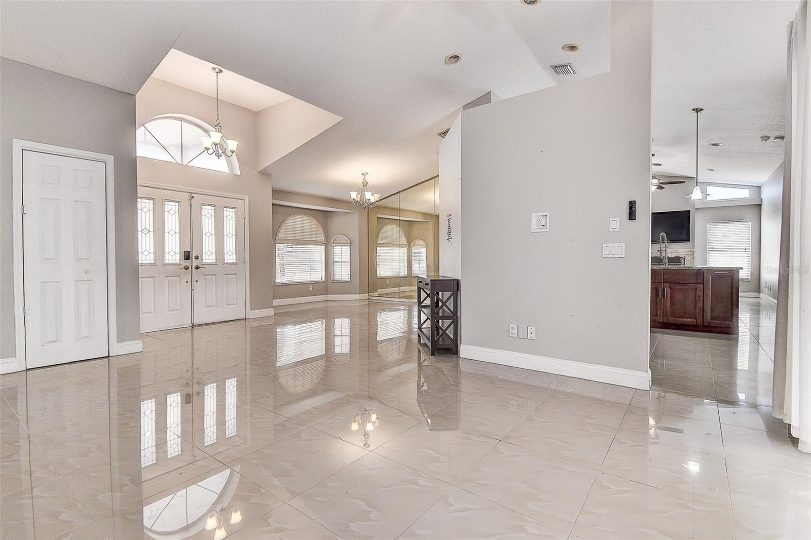 VILLAGE VAN GOGH - Residential