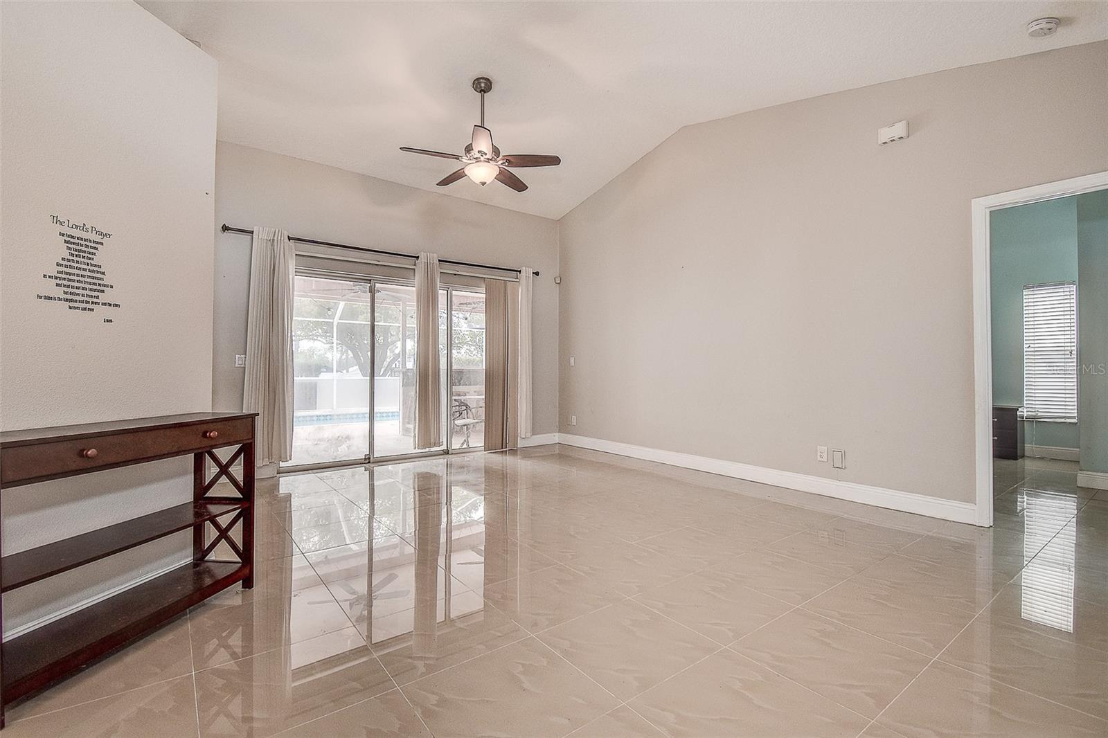 VILLAGE VAN GOGH - Residential