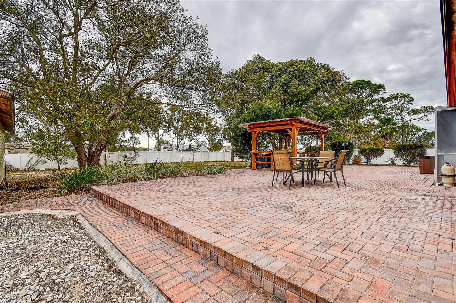 VILLAGE VAN GOGH - Residential