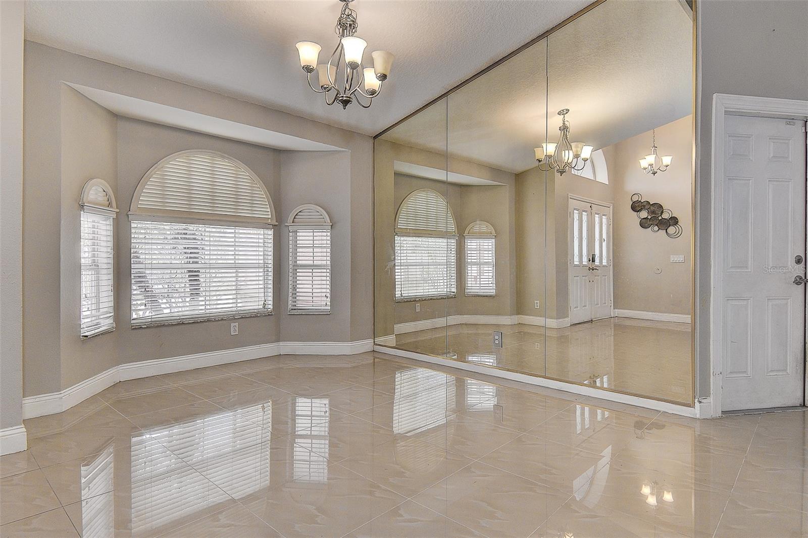 VILLAGE VAN GOGH - Residential