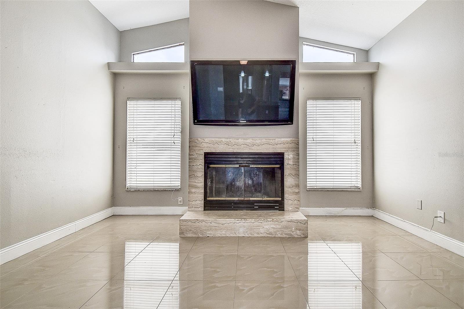 VILLAGE VAN GOGH - Residential