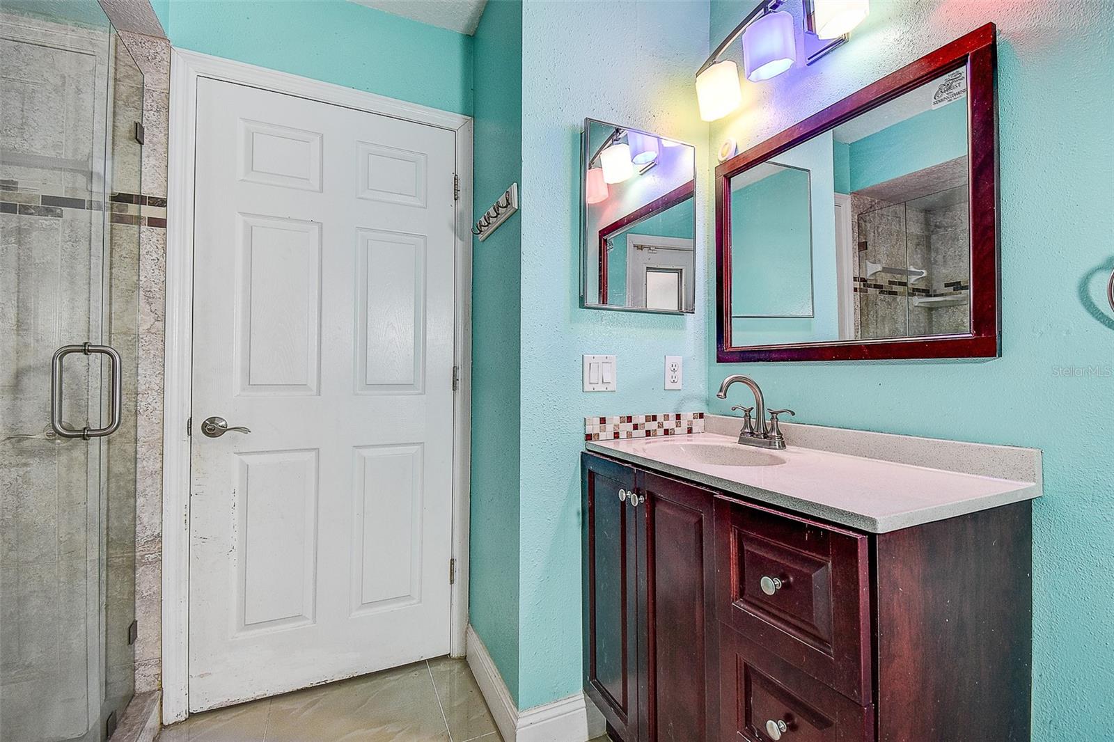 VILLAGE VAN GOGH - Residential