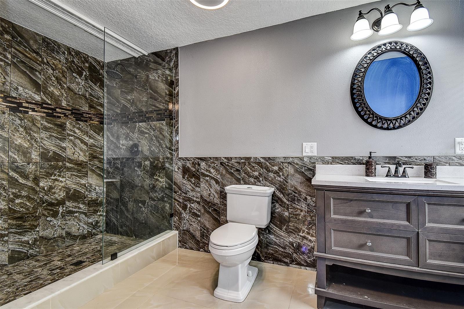 VILLAGE VAN GOGH - Residential