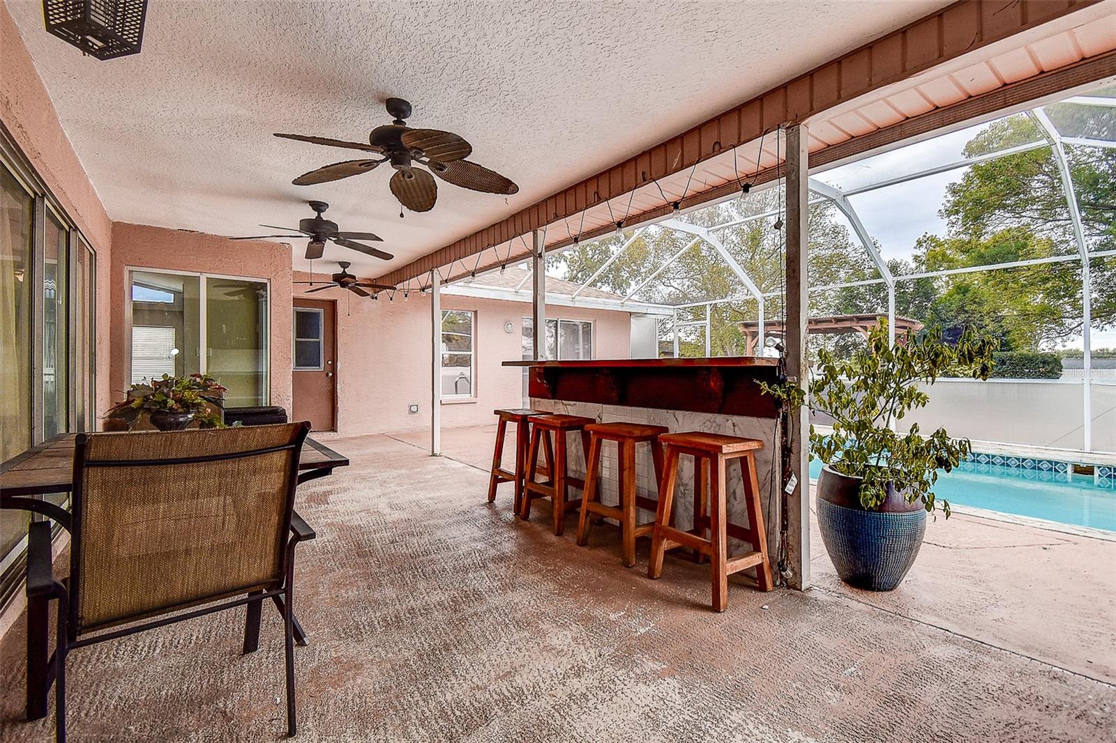 VILLAGE VAN GOGH - Residential