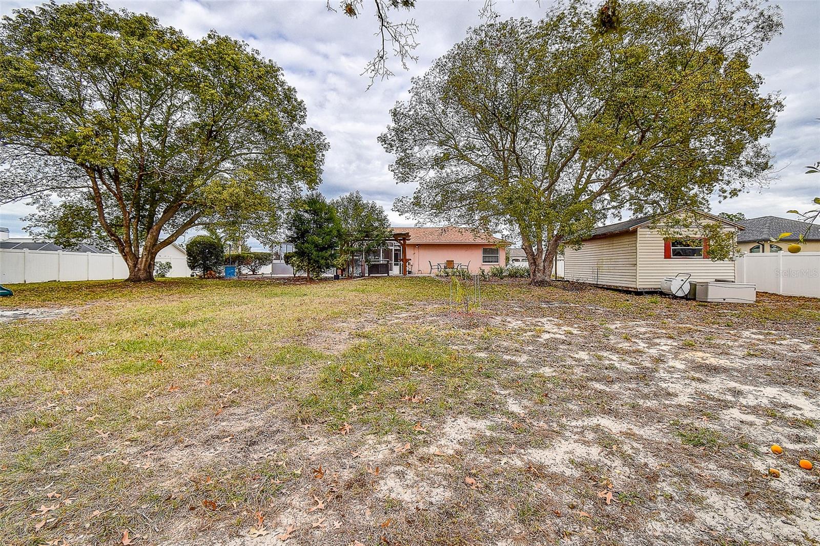 VILLAGE VAN GOGH - Residential