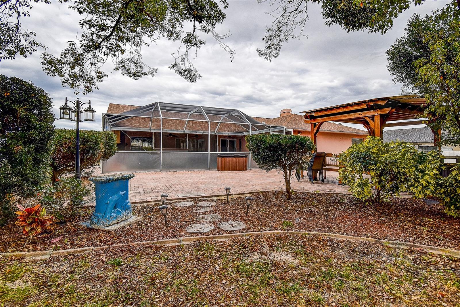 VILLAGE VAN GOGH - Residential