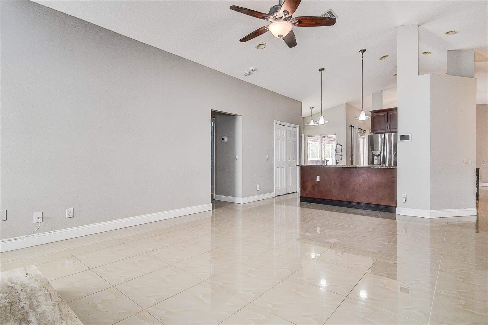 VILLAGE VAN GOGH - Residential