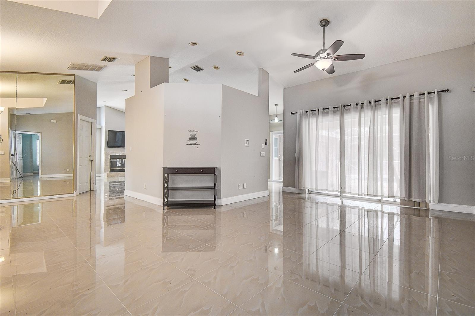 VILLAGE VAN GOGH - Residential