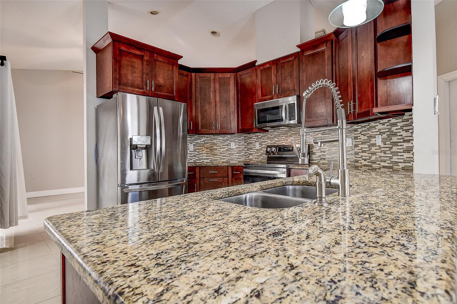 VILLAGE VAN GOGH - Residential