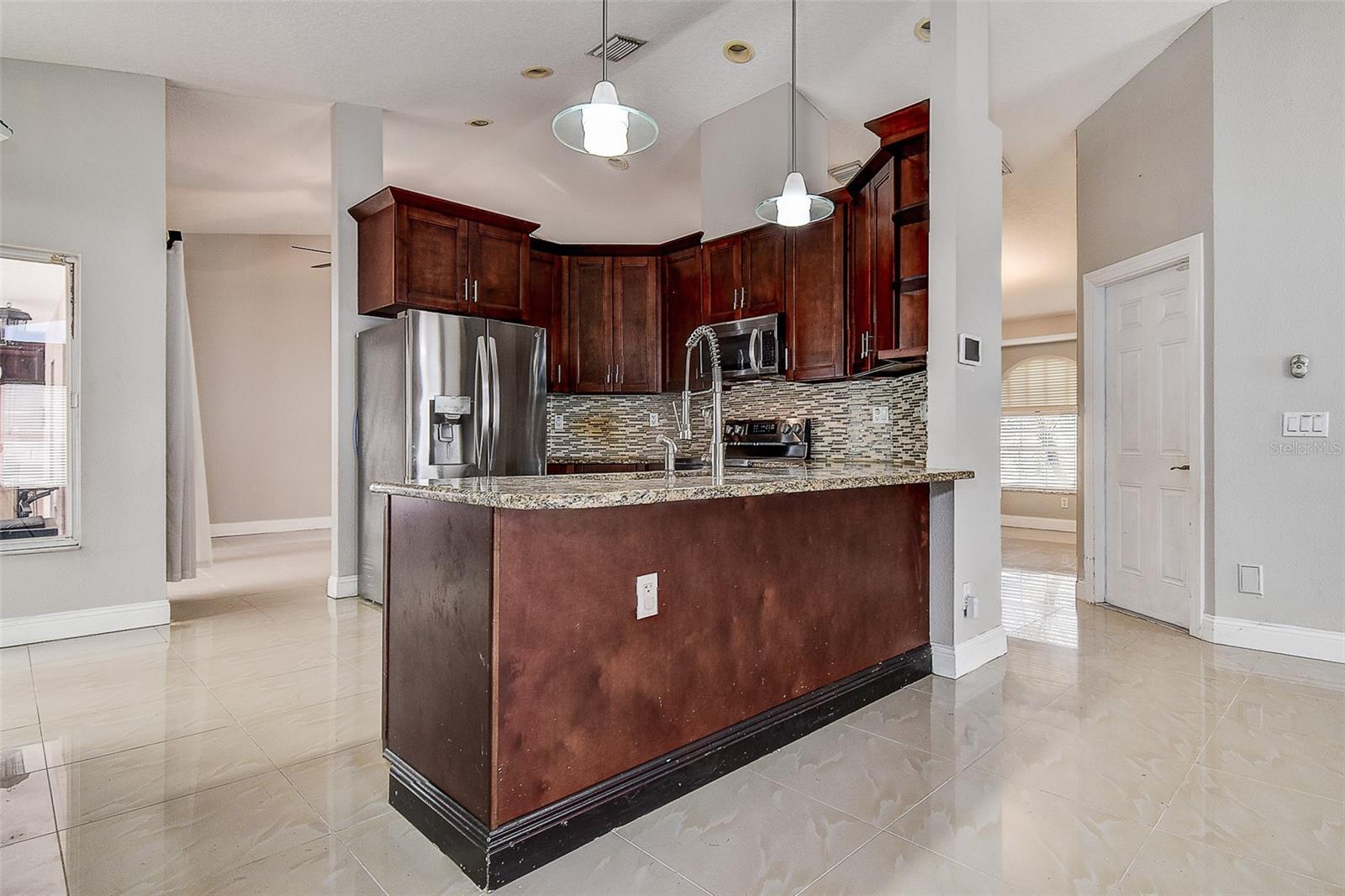 VILLAGE VAN GOGH - Residential