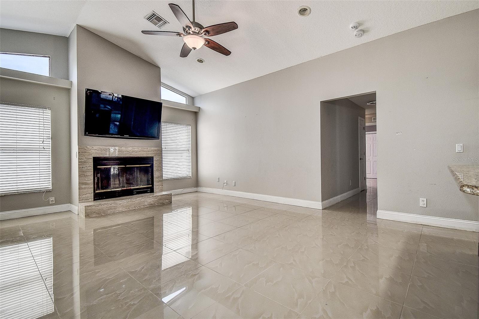 VILLAGE VAN GOGH - Residential