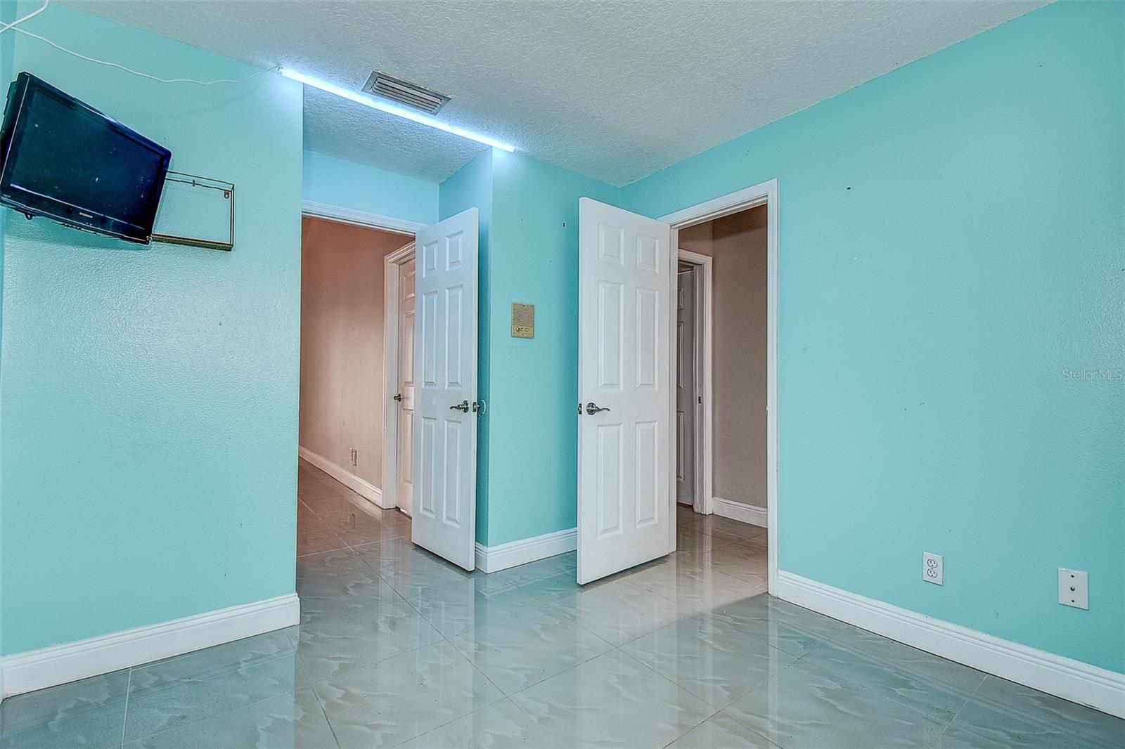 VILLAGE VAN GOGH - Residential