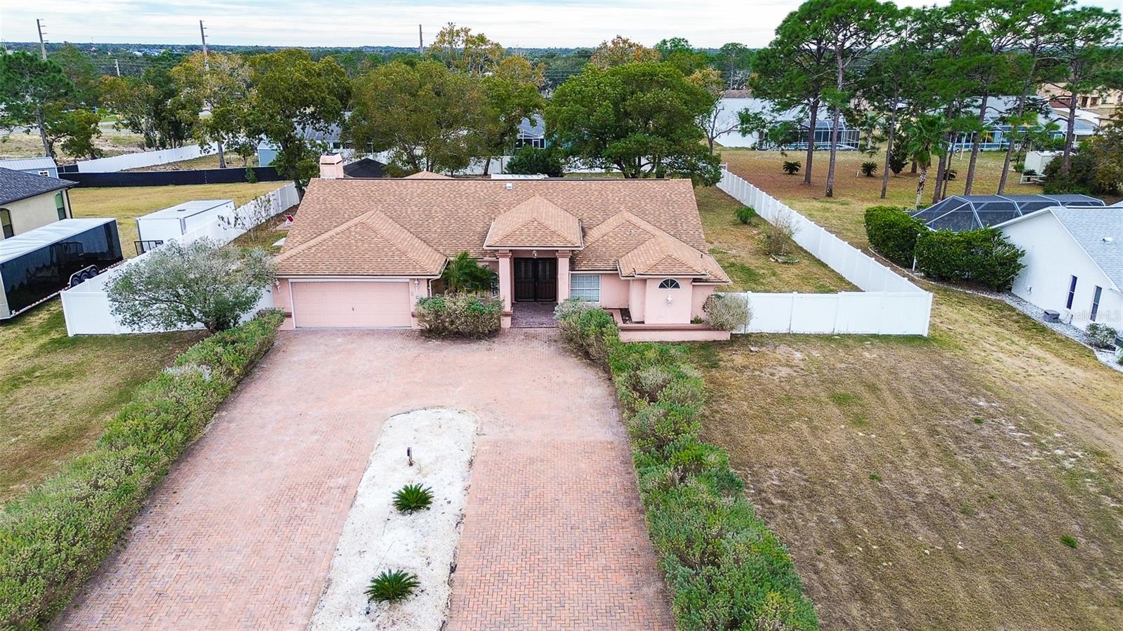 VILLAGE VAN GOGH - Residential