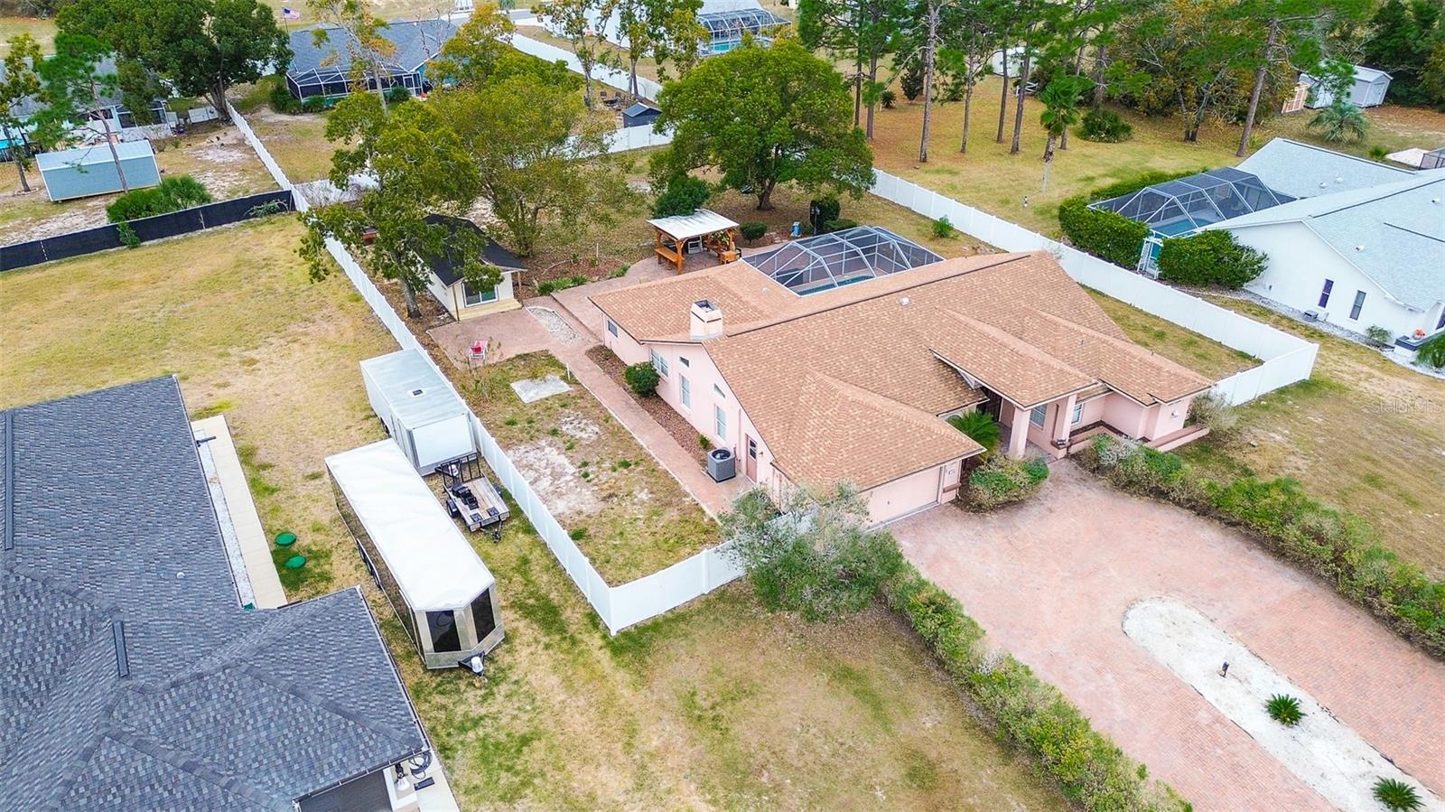 VILLAGE VAN GOGH - Residential