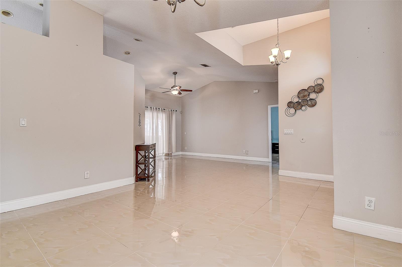 VILLAGE VAN GOGH - Residential