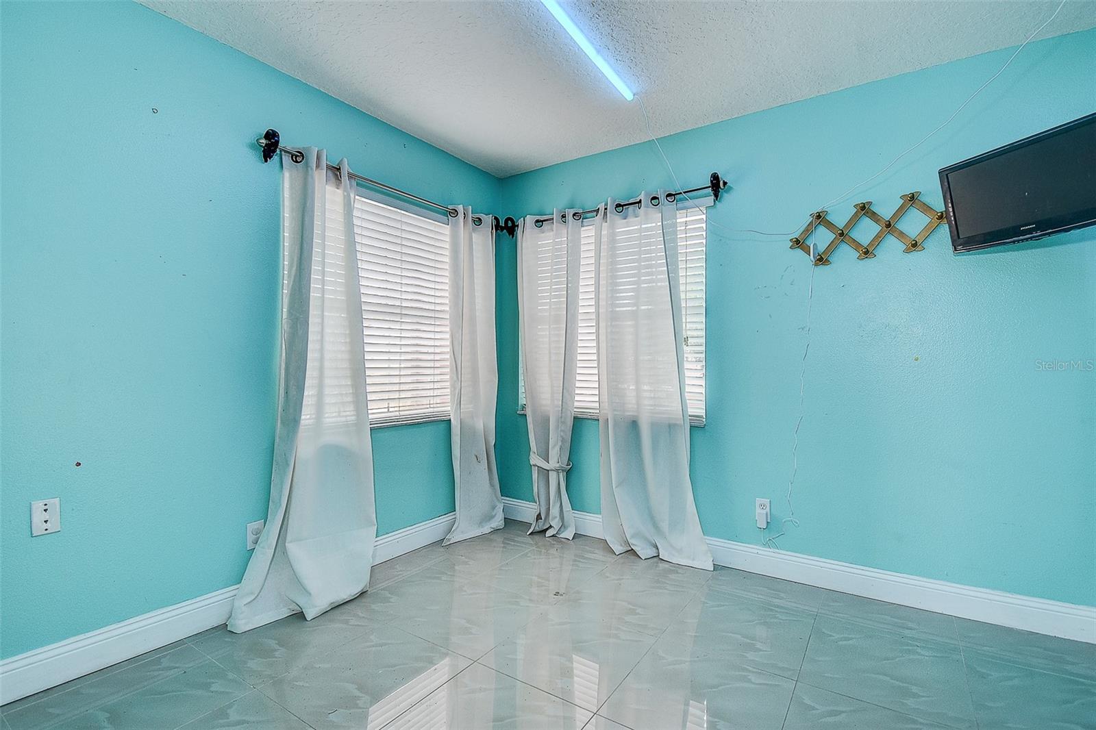 VILLAGE VAN GOGH - Residential