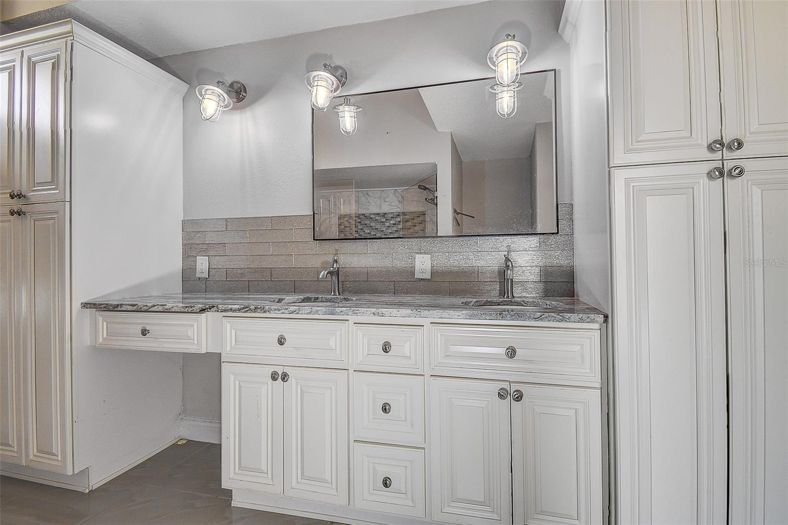 VILLAGE VAN GOGH - Residential