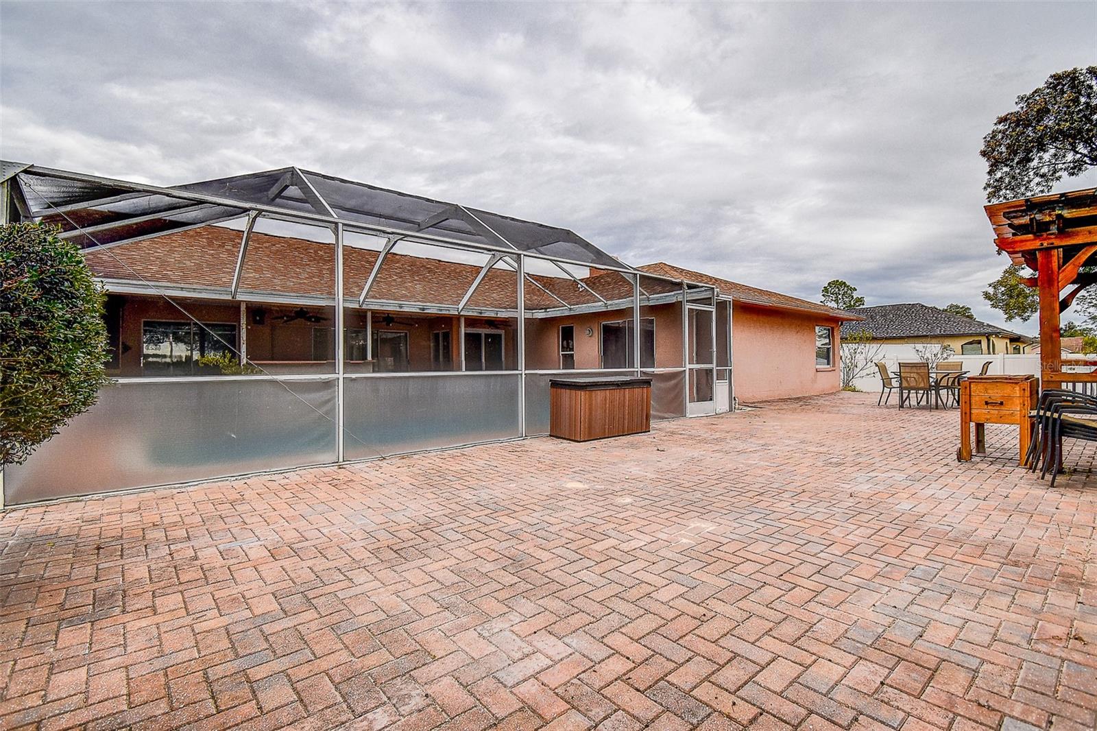 VILLAGE VAN GOGH - Residential