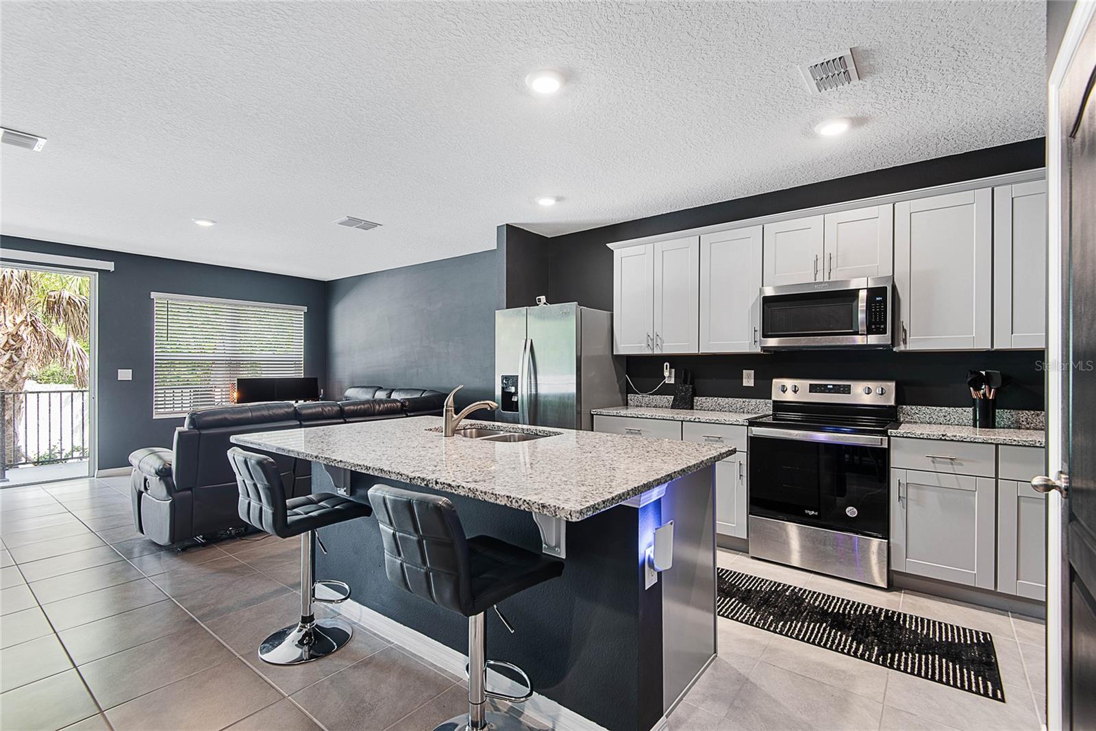 BELLA OAKS - Residential