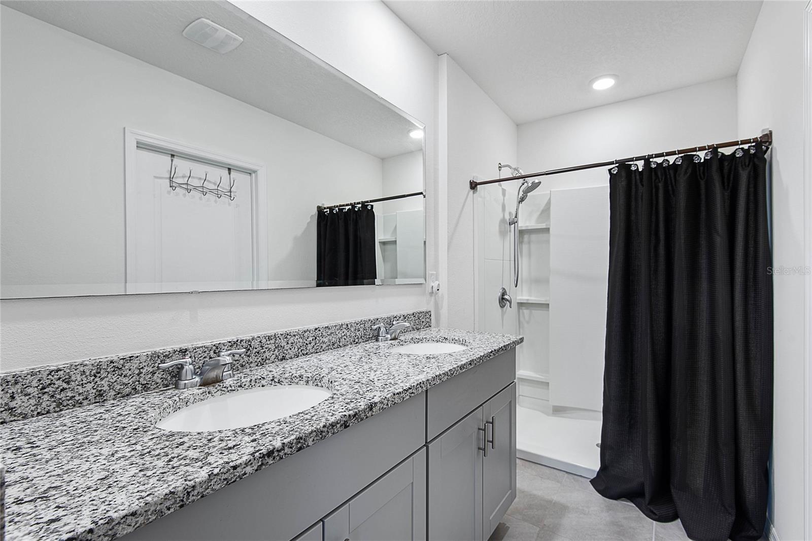 BELLA OAKS - Residential