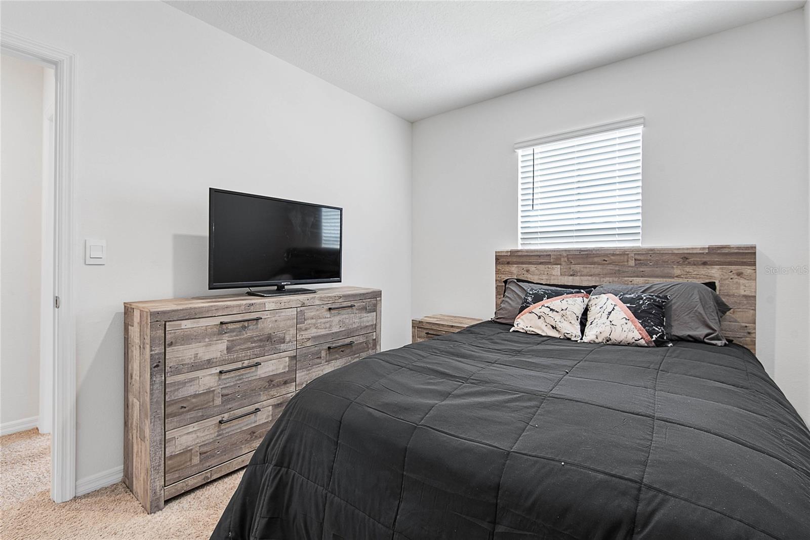 BELLA OAKS - Residential