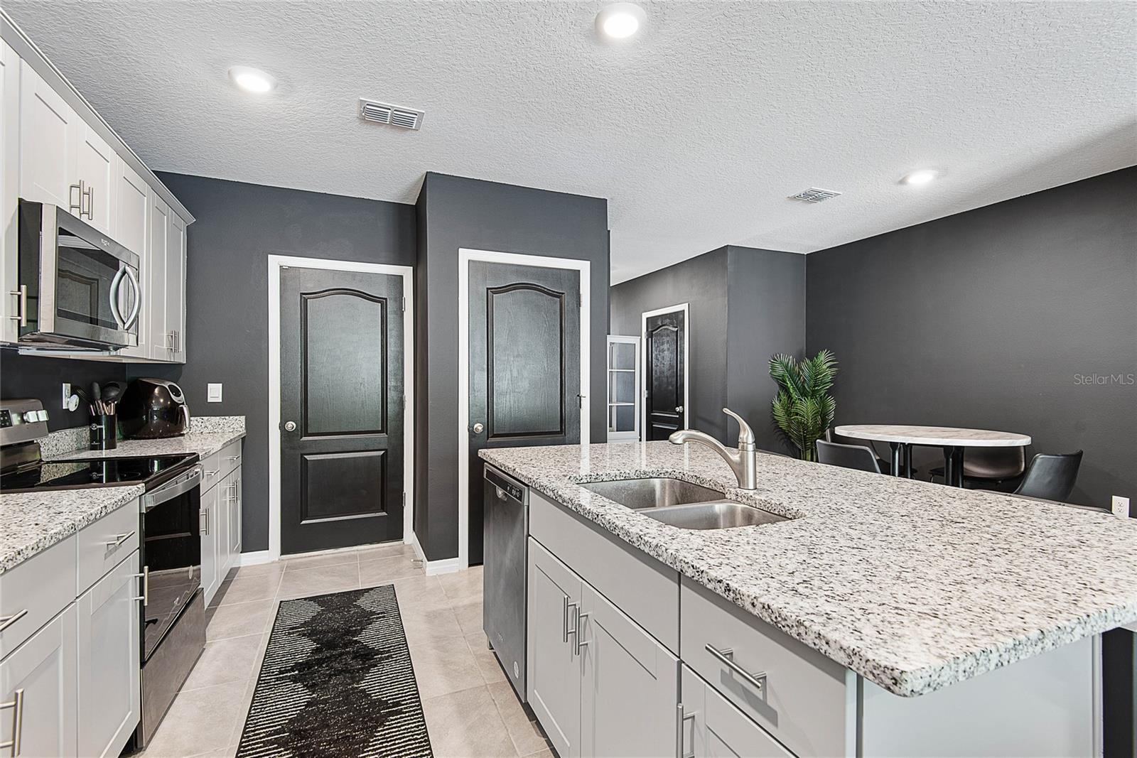 BELLA OAKS - Residential