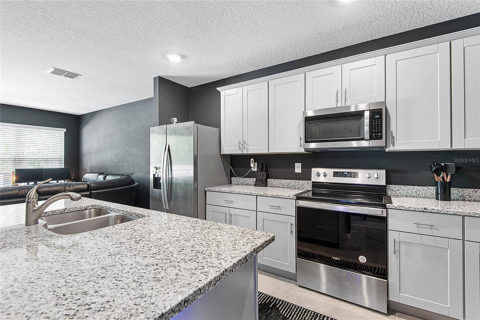 BELLA OAKS - Residential