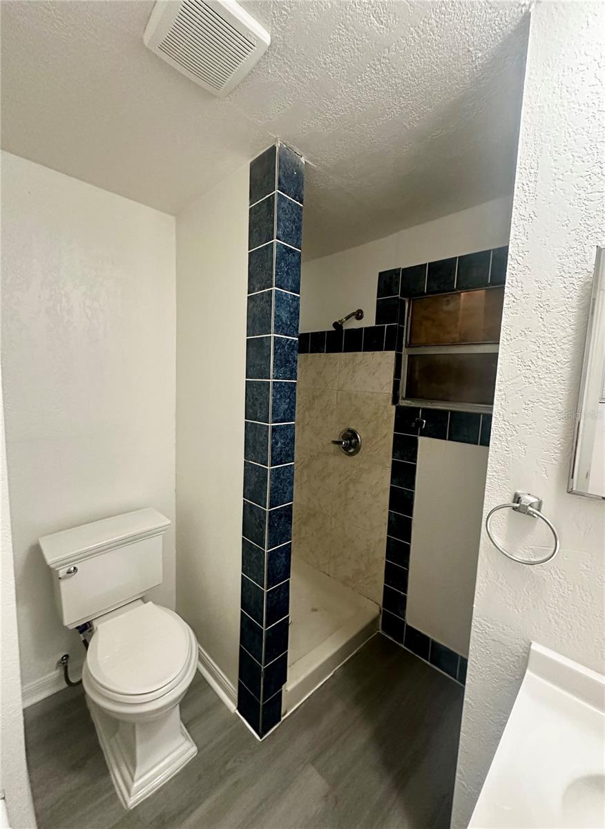 CLEARVIEW HEIGHTS 1ST ADD - Residential Lease
