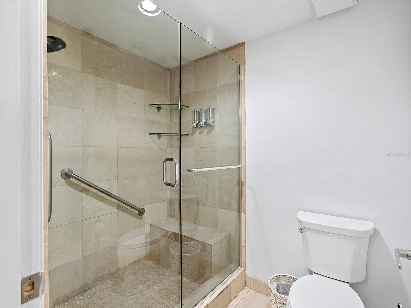 BAY PLAZA - Residential