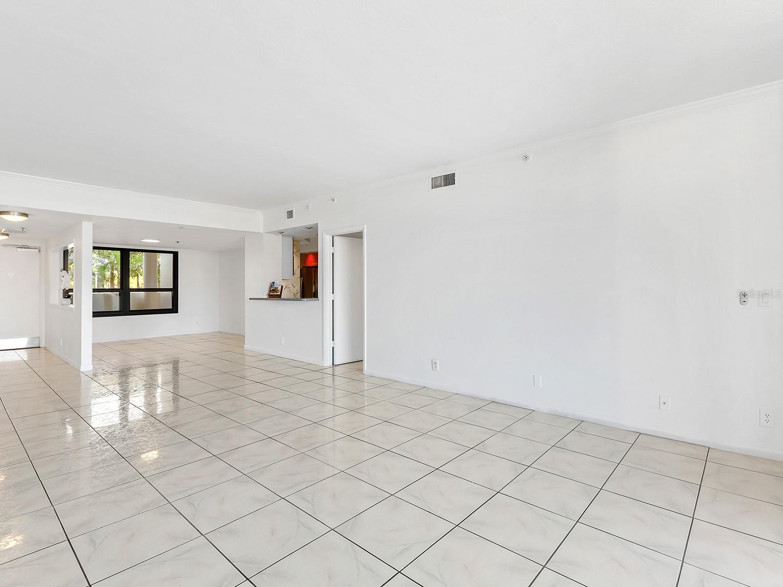 BAY PLAZA - Residential