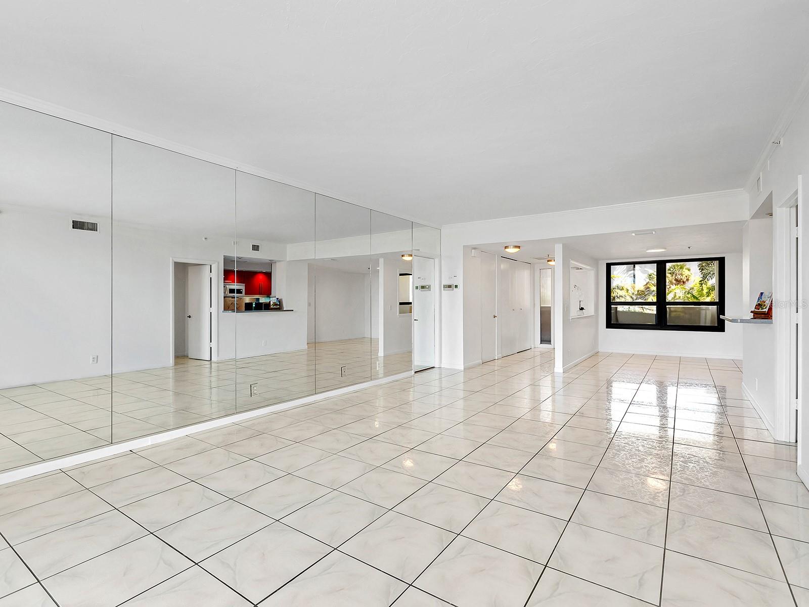 BAY PLAZA - Residential