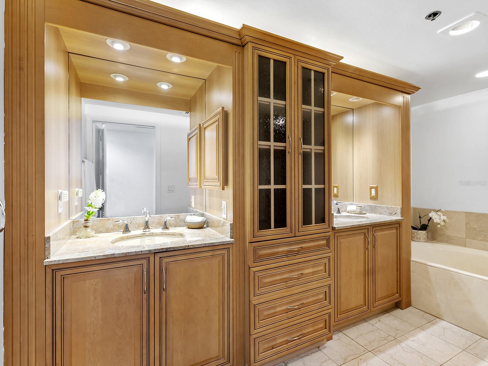 BAY PLAZA - Residential