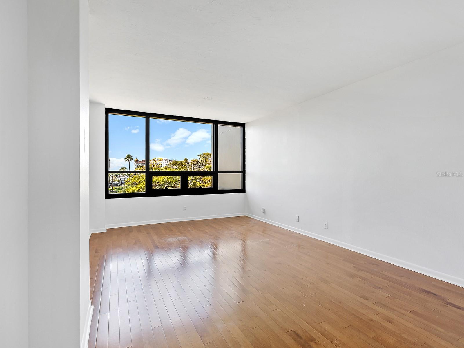 BAY PLAZA - Residential