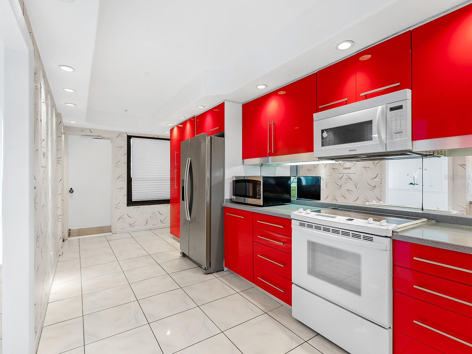 BAY PLAZA - Residential