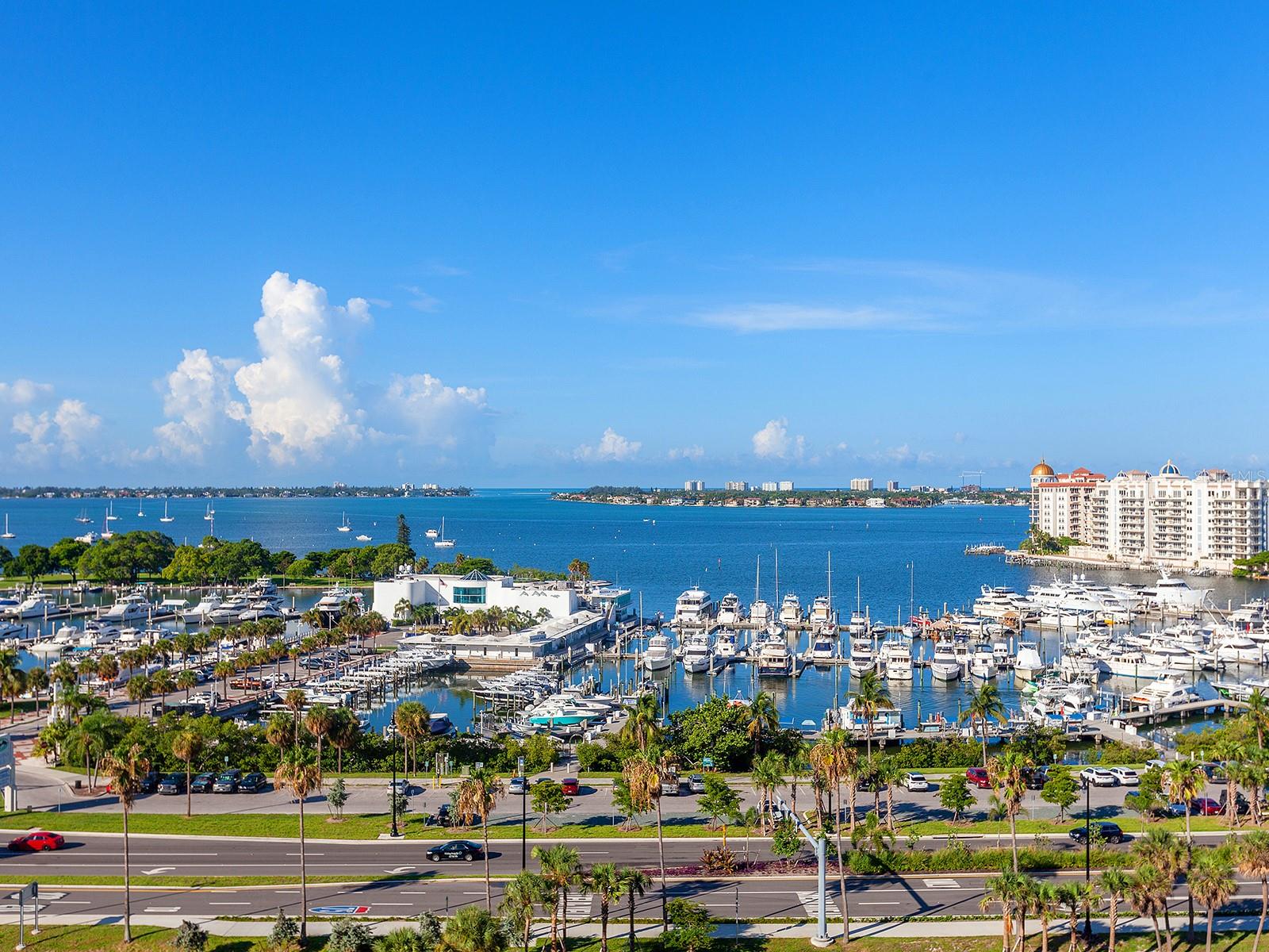 BAY PLAZA - Residential