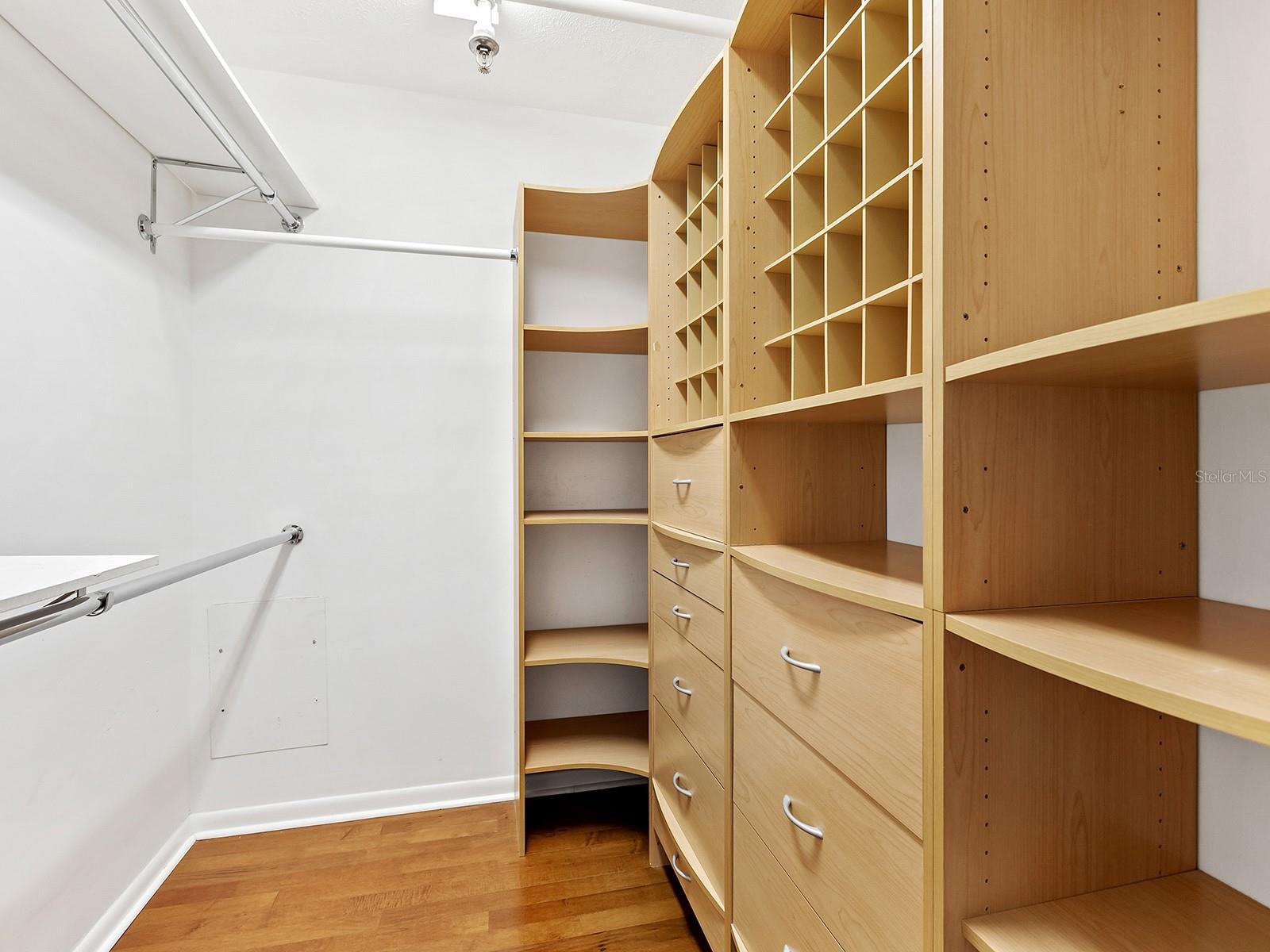 BAY PLAZA - Residential