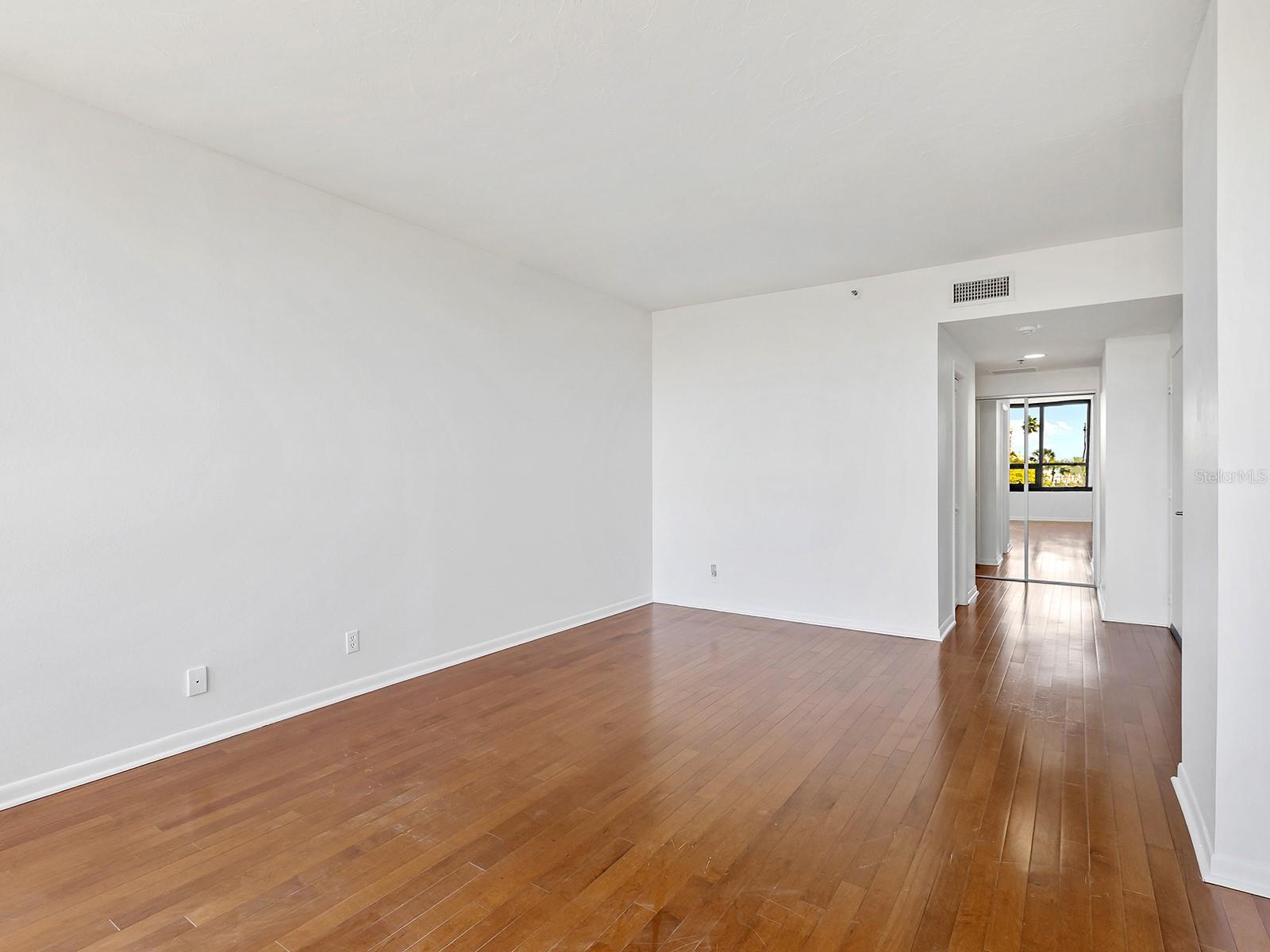 BAY PLAZA - Residential