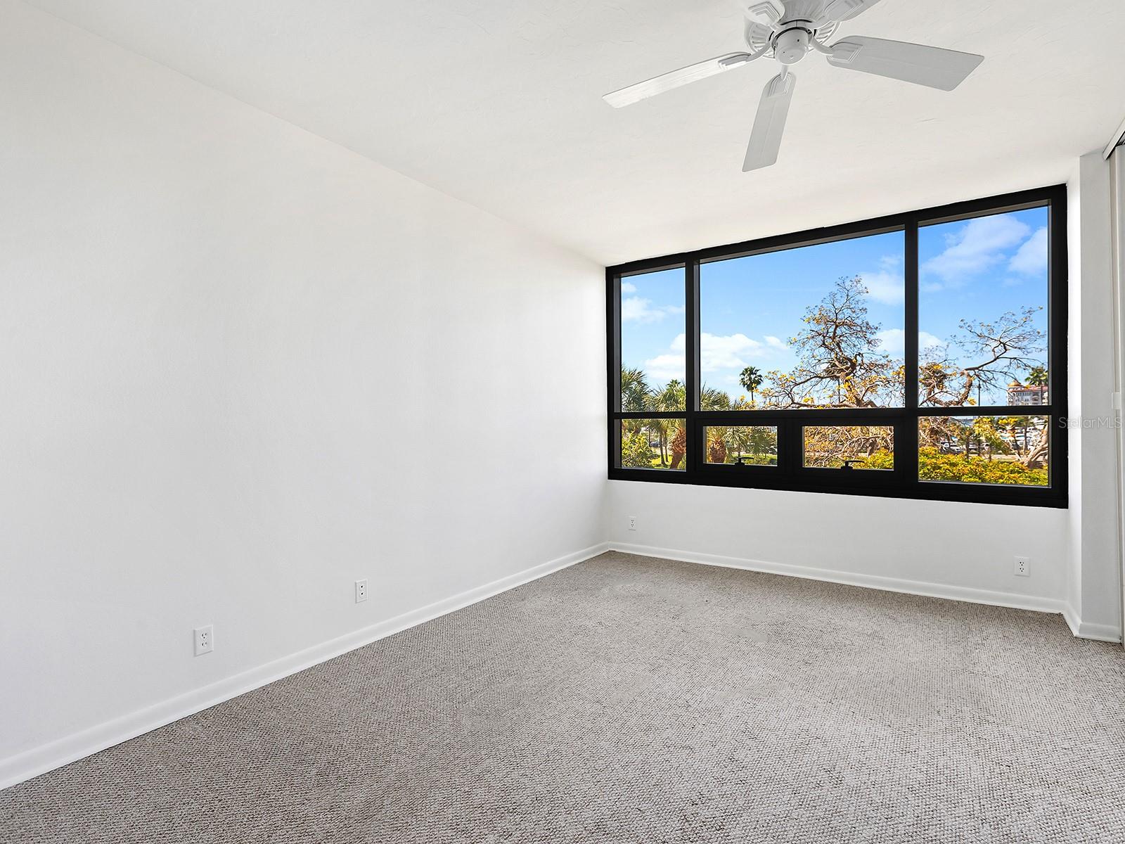 BAY PLAZA - Residential