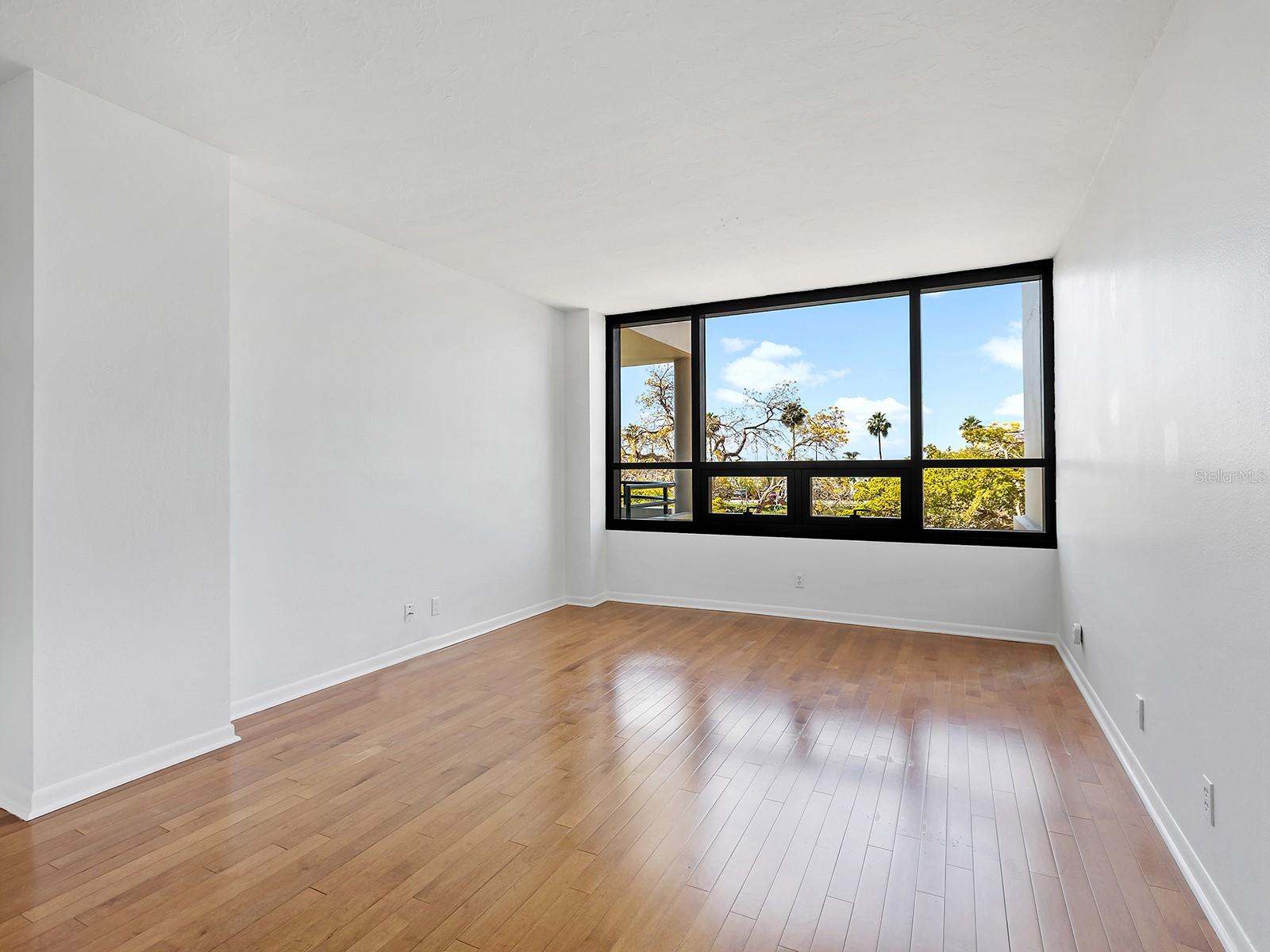 BAY PLAZA - Residential