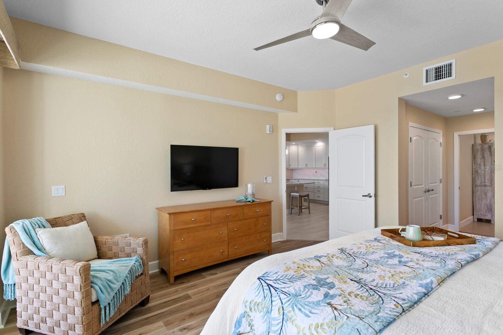 DOLPHIN KEY CONDO - Residential