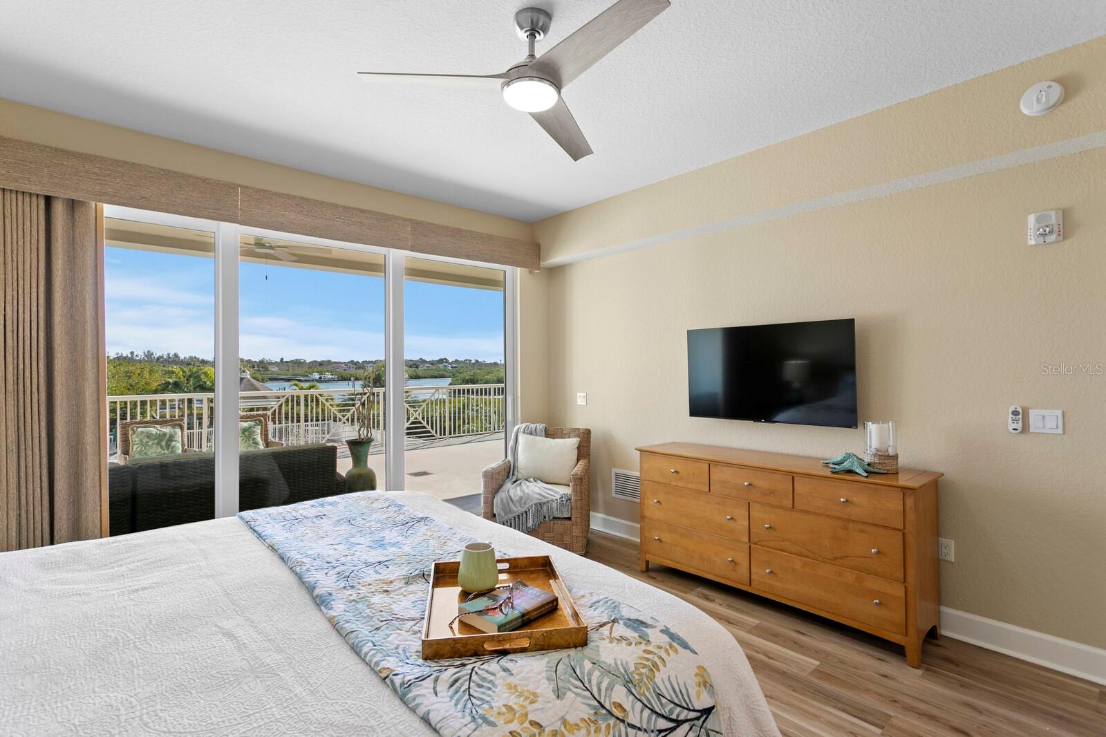 DOLPHIN KEY CONDO - Residential