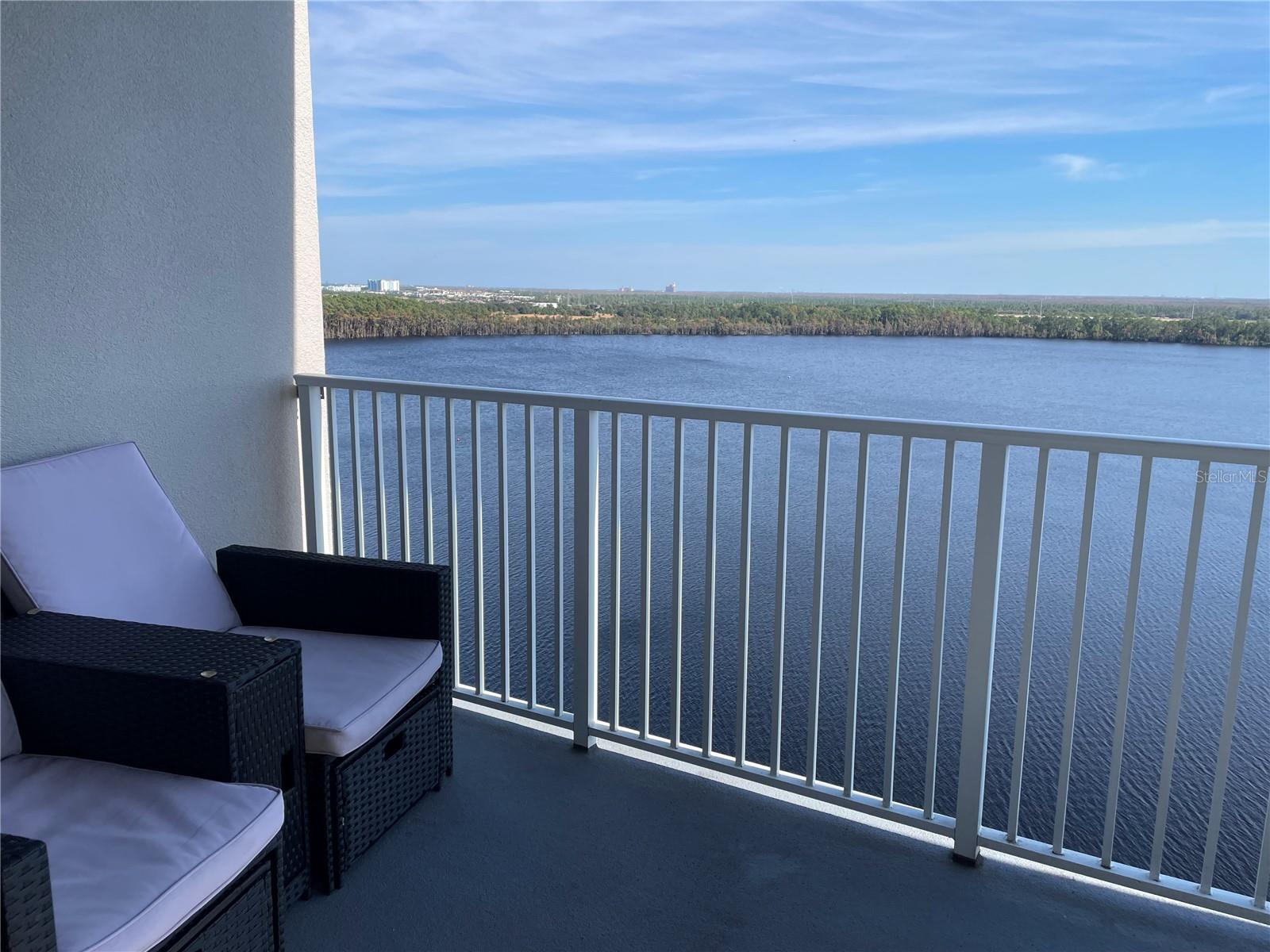 BLUE HERON BCH RESIDENCE TWR 02 CONDO - Residential