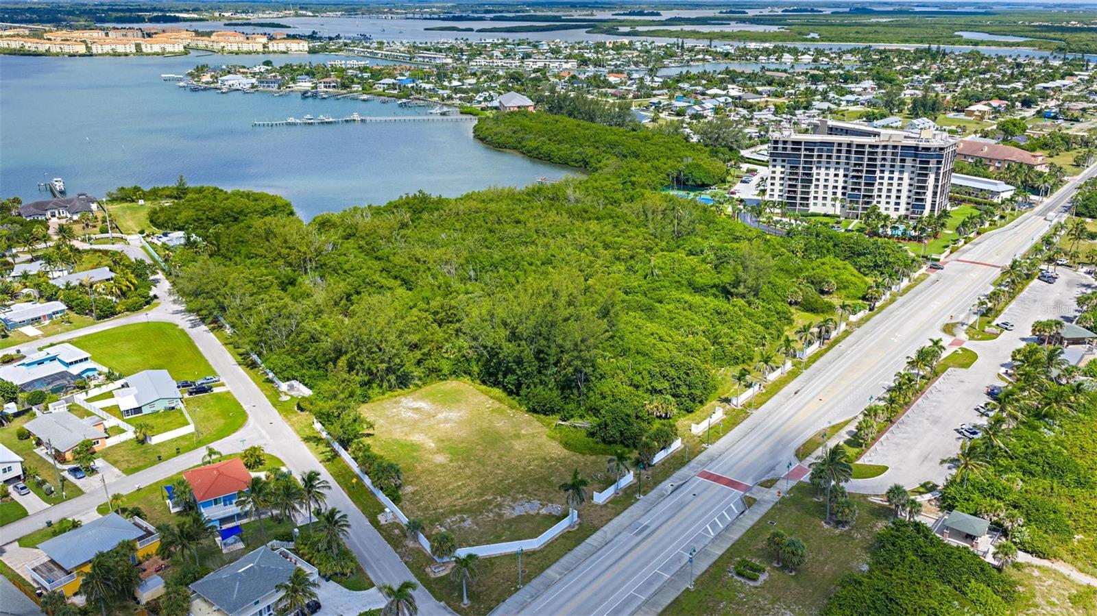 METES & BOUNDS - Land