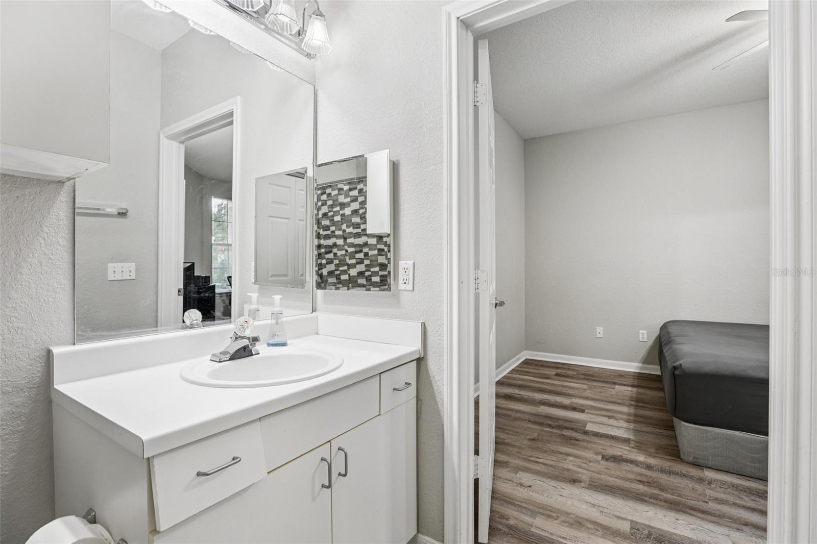 PARK NORTH/CHENEY PLACE - Residential Lease