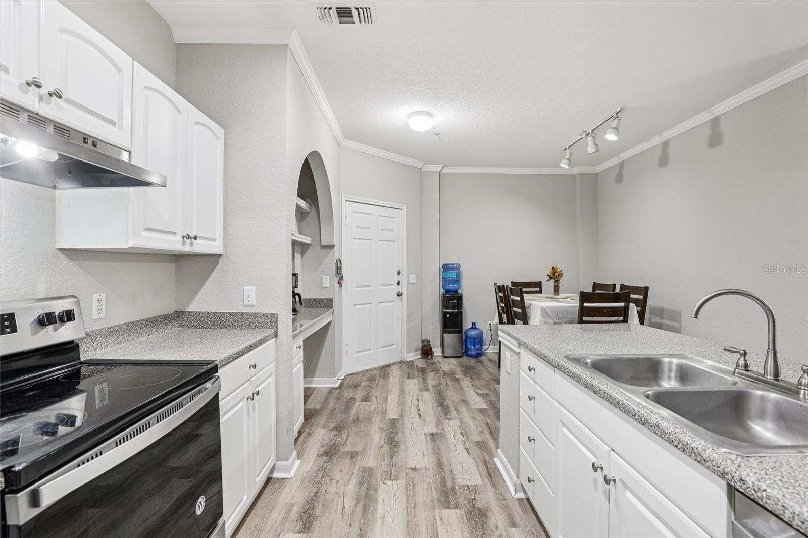 PARK NORTH/CHENEY PLACE - Residential Lease