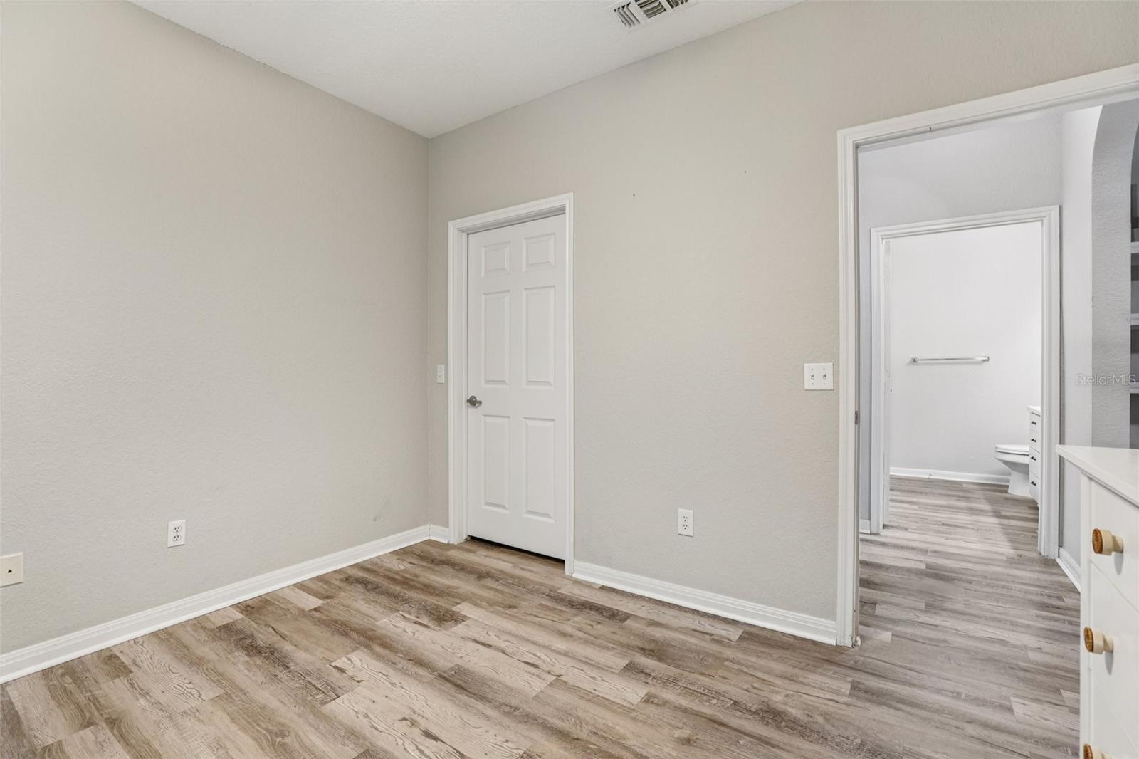 PARK NORTH/CHENEY PLACE - Residential Lease