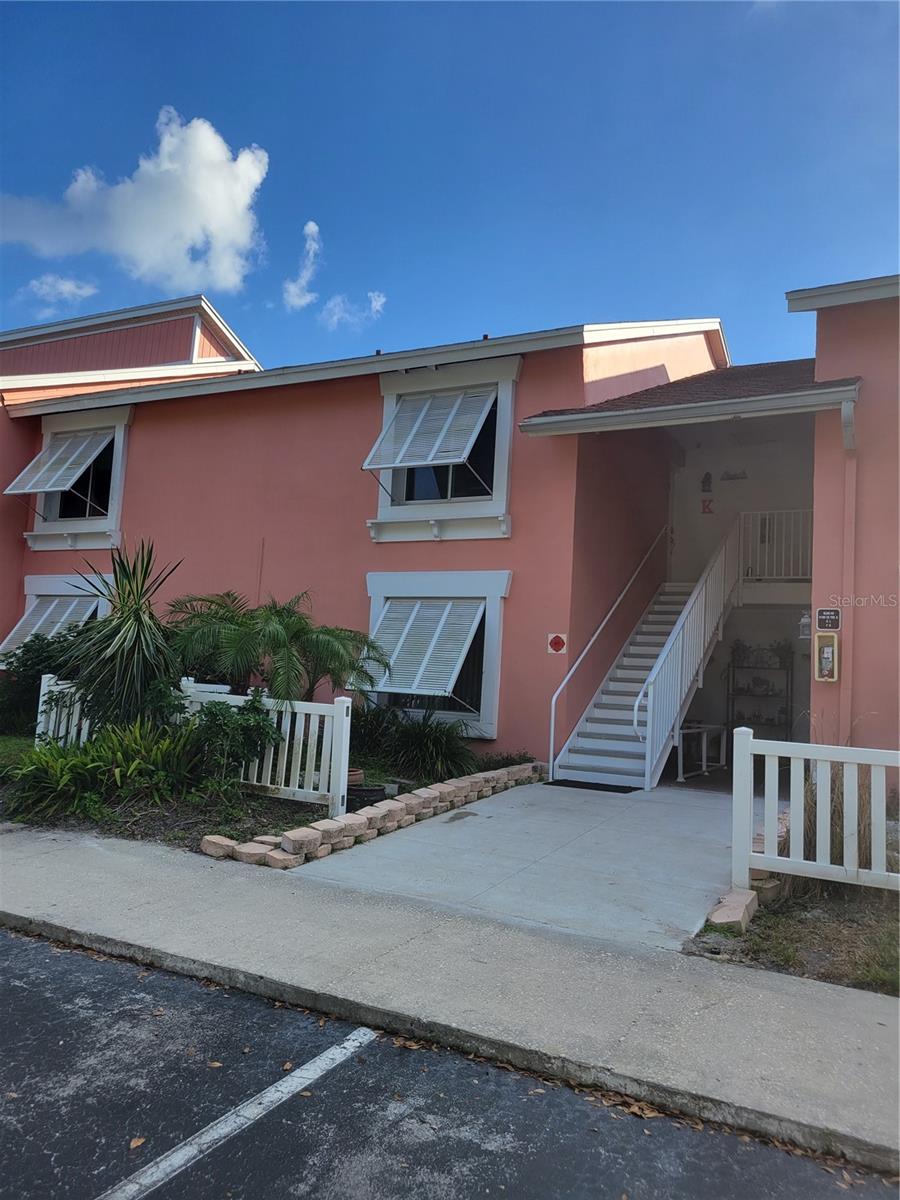 Paradise awaits come live by the Bay! This 3 bedroom 2 bath condo is waiting for you to come and enjoy what St. Pete has to offer. The community has a lot of amentie for water enthusiast.in this active community. The community features community building with full kitchen, clubhouse, pool and spa by the gulf, pool by tennis courts,car wash station, playground, shuffleboard, golf practice, lighted tennis courts, racquet ball courts, gated community and much more. This will not last long. (pictures are from before previous tenant moved in).